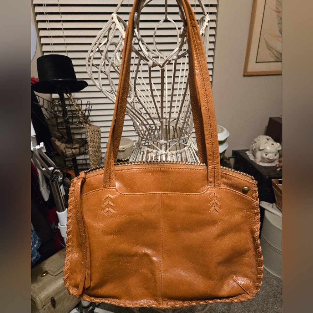 HOBO Tan Leather Shoulder Bag - Picture 2 of 13